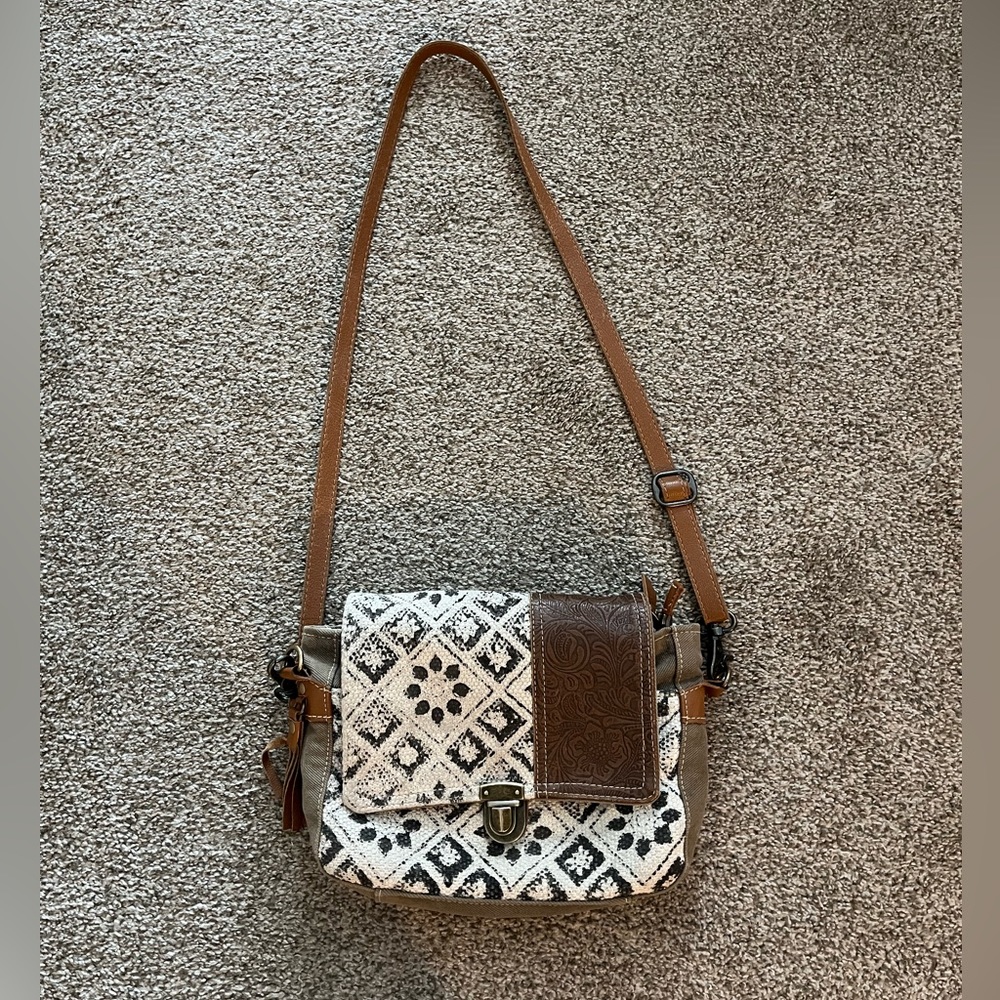Myra Crossbody Purse!
